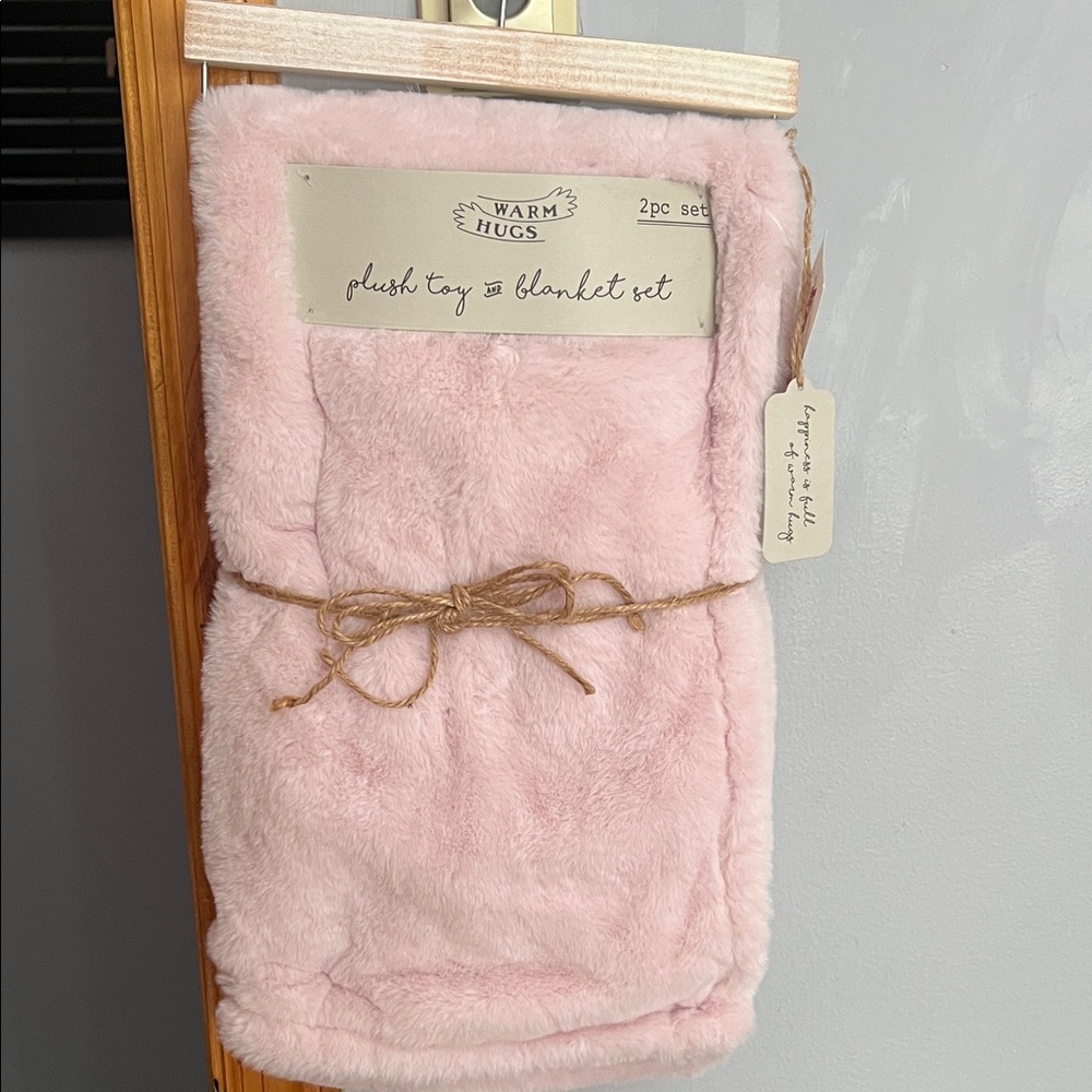Warm Hugs Plush Blanket - Soft Light Pink